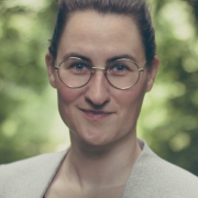 Portraitfoto Mag.ª pth Julia Rathwallner, BA pth
