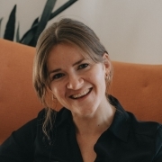 Portraitfoto Mag.a Christina Neuhaus, BA pth.