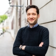 Portraitfoto Mag. Oguzhan Sezer, BA pth.