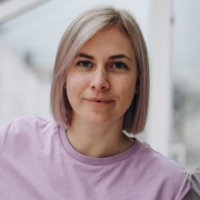 Portraitfoto Stefanie Bobory, BA BA MA