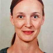 Portraitfoto Dr.in med. univ. Nina Schönbauer