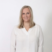 Portraitfoto Mag.a Dr.in Michaela Pötscher-Gareiss