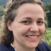 Portraitfoto Dr.in Elisabeth Dauda