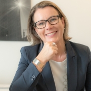 Portraitfoto Mag.a Ursula Löffler, MIB, MBA, MTD
