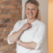 Portraitfoto Dr.in Simone Lubowitzki, BA, MA