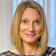 Portraitfoto Mag.a (FH) Sonja Mayerhofer