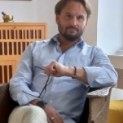 Portraitfoto Jörg Wolfgang Pfisterer