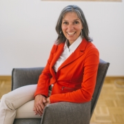 Portraitfoto Mag.a Romana Schneider