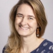 Portraitfoto Mag.a Bettina Geidl-Reinbacher