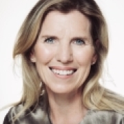 Portraitfoto Mag.a Dr.in Bernadette Bugelnig-Reiter