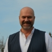 Portraitfoto Hannes Wiesinger