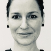 Portraitfoto MMag.a Tanja Tilli