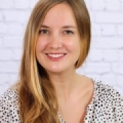 Portraitfoto Mag.a phil. Denise Übleis